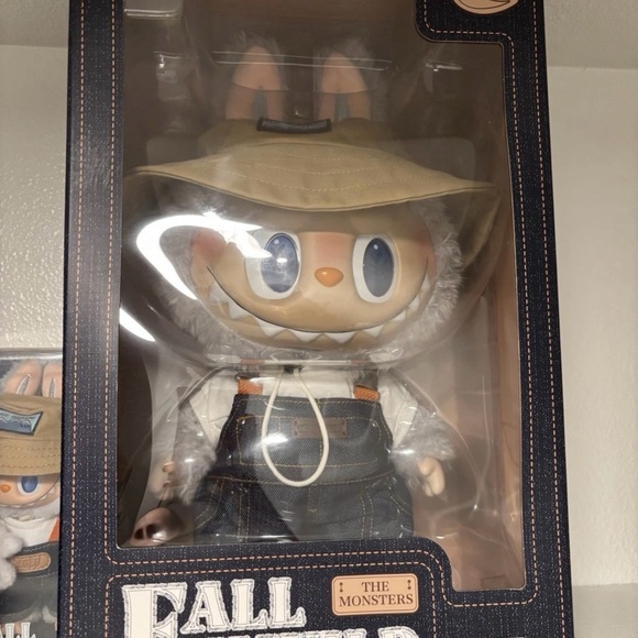 Labubu Fall In Wild Collectible Figure - Picture 1 of 1